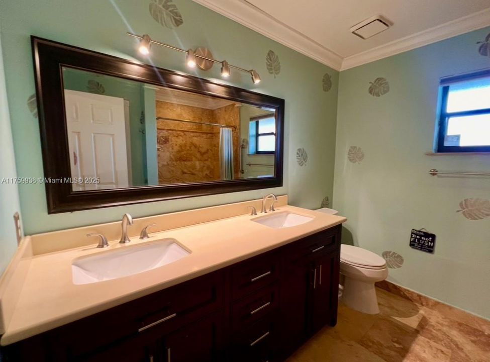 Недавно арендовано: $5,000 (4 спален, 2 ванн, 2215 Квадратных фут)