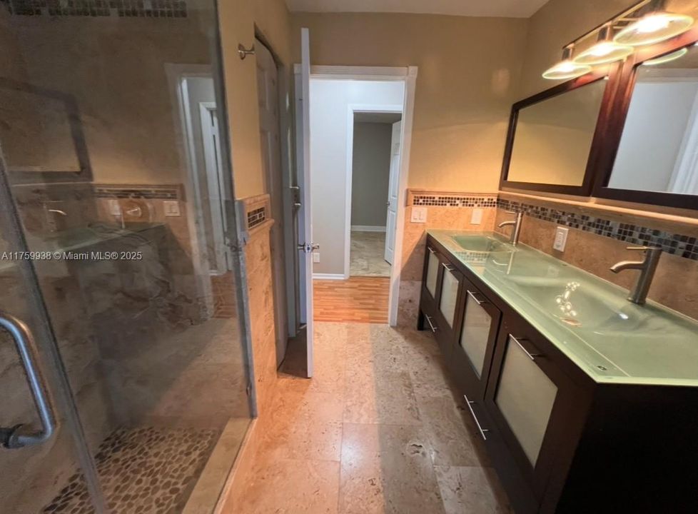 Недавно арендовано: $5,000 (4 спален, 2 ванн, 2215 Квадратных фут)