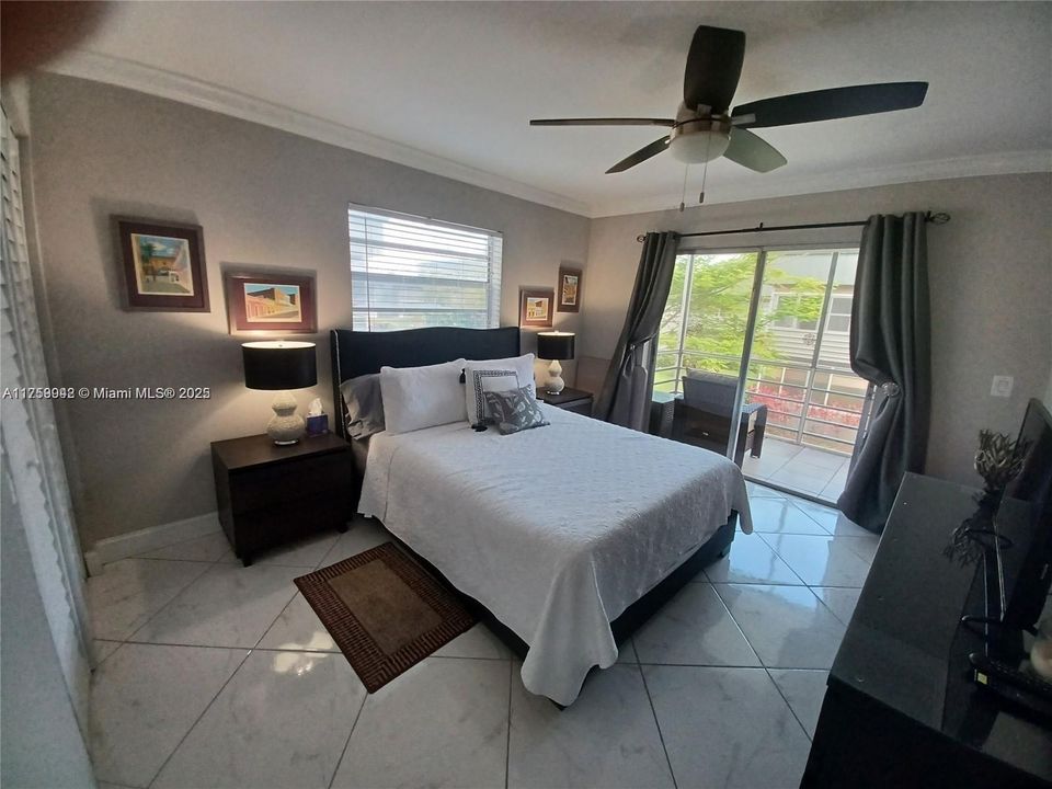 Active With Contract: $1,650 (2 beds, 2 baths, 907 Square Feet)