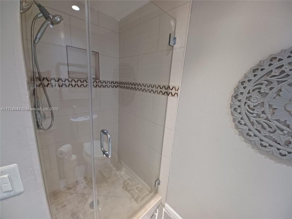 Active With Contract: $1,650 (2 beds, 2 baths, 907 Square Feet)