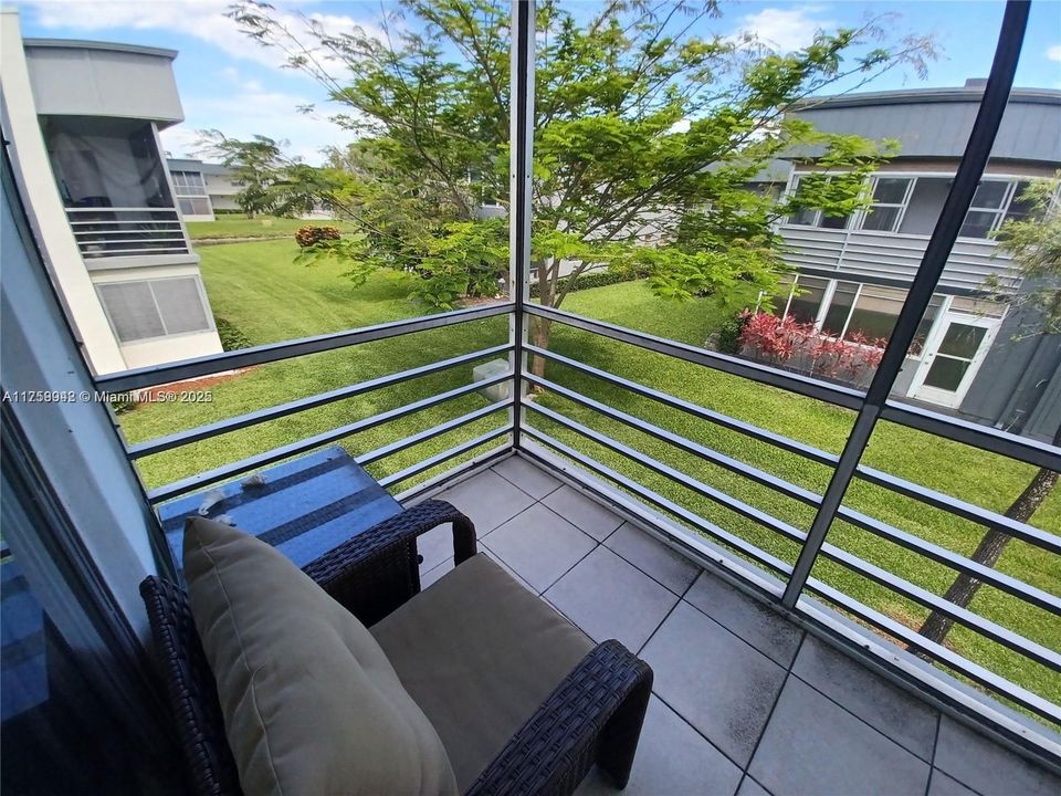 Active With Contract: $1,650 (2 beds, 2 baths, 907 Square Feet)