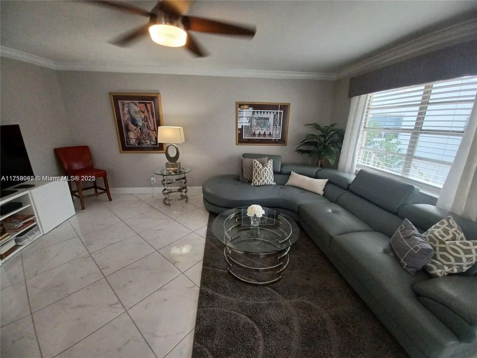Active With Contract: $1,650 (2 beds, 2 baths, 907 Square Feet)