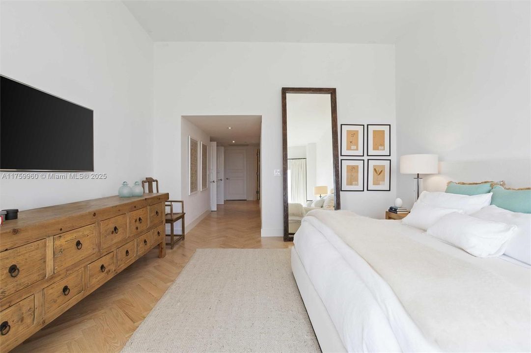 Recently Sold: $4,850,000 (3 beds, 4 baths, 2950 Square Feet)