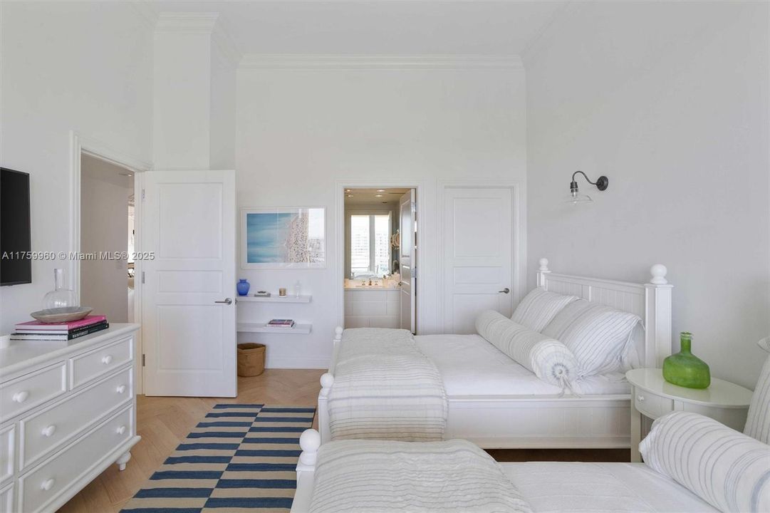 Recently Sold: $4,850,000 (3 beds, 4 baths, 2950 Square Feet)