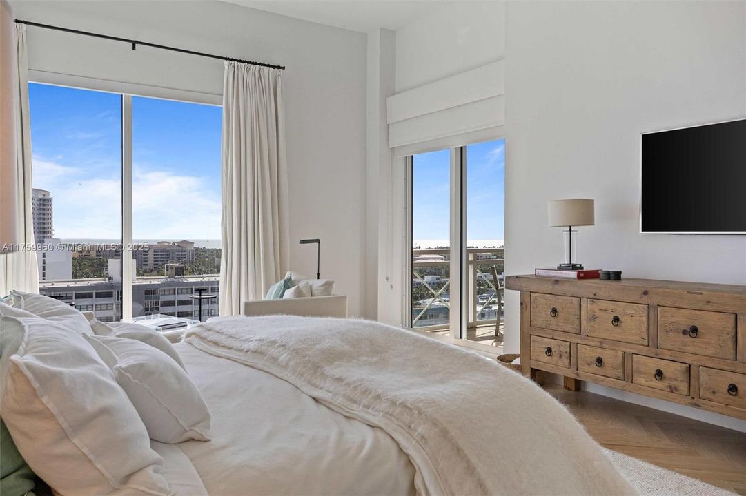 Recently Sold: $4,850,000 (3 beds, 4 baths, 2950 Square Feet)