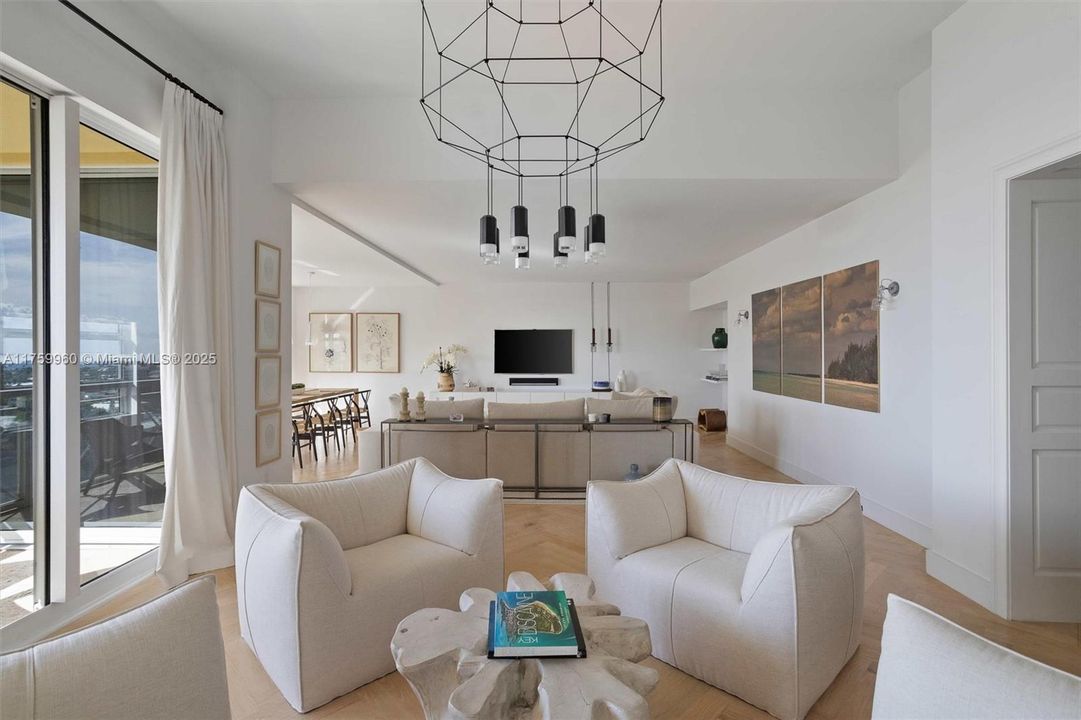 Recently Sold: $4,850,000 (3 beds, 4 baths, 2950 Square Feet)