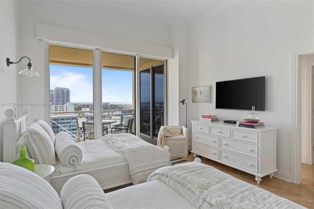 Recently Sold: $4,850,000 (3 beds, 4 baths, 2950 Square Feet)