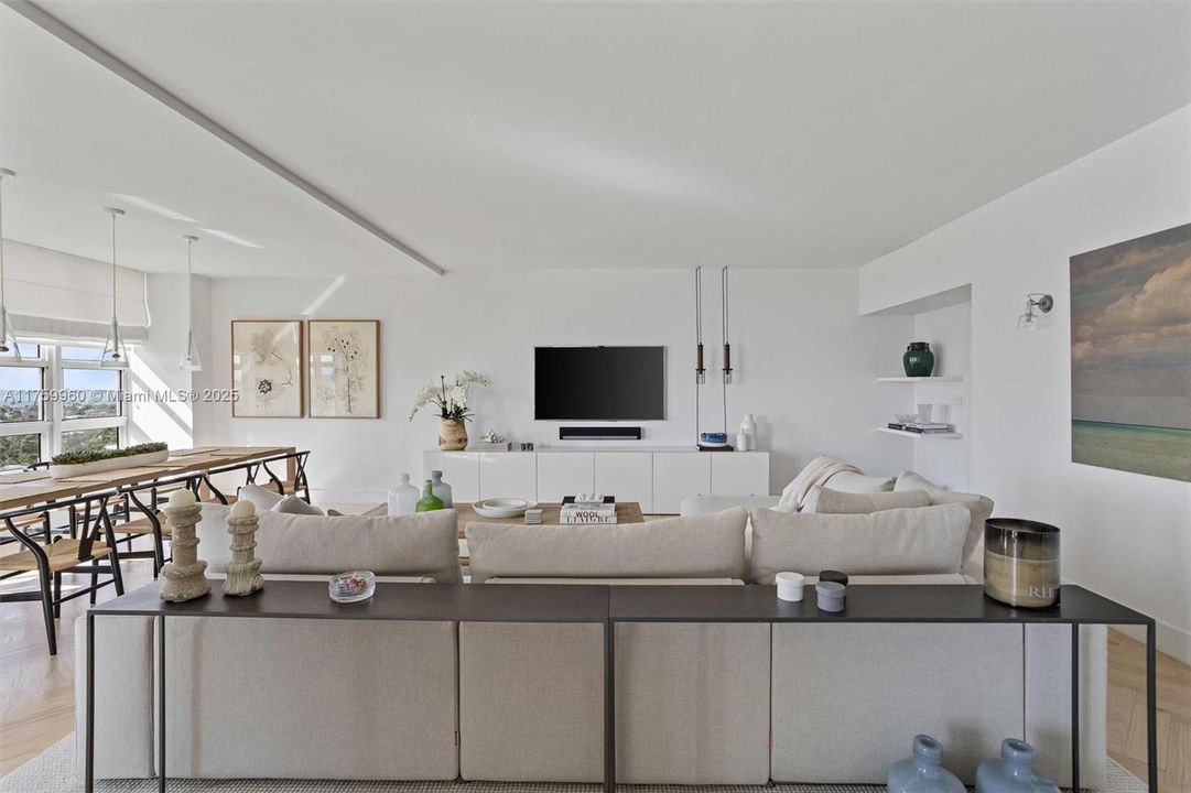 Recently Sold: $4,850,000 (3 beds, 4 baths, 2950 Square Feet)