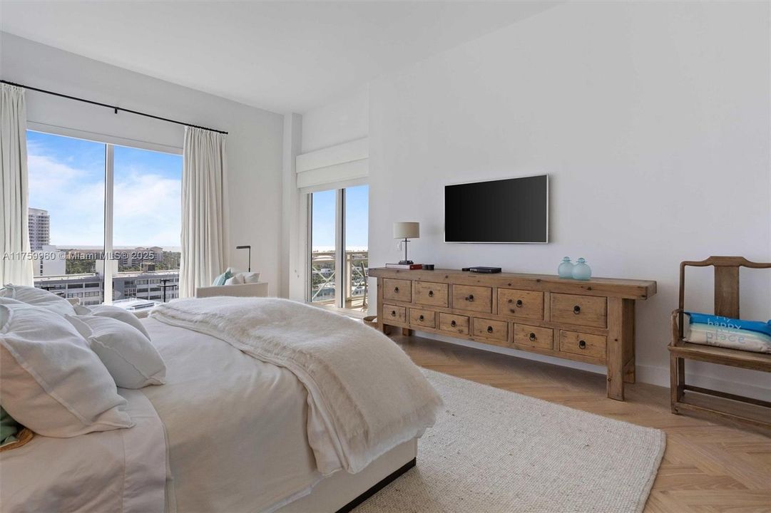 Recently Sold: $4,850,000 (3 beds, 4 baths, 2950 Square Feet)