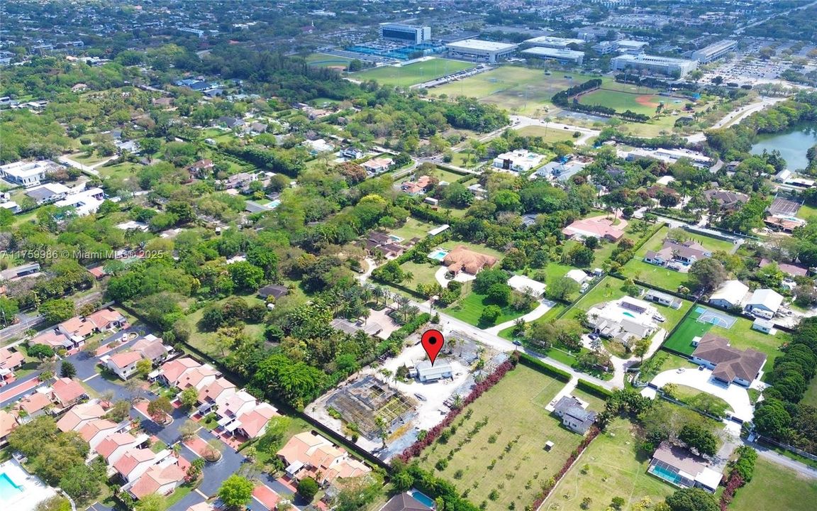 Под контрактом: $1,650,000 (1.17 acres)