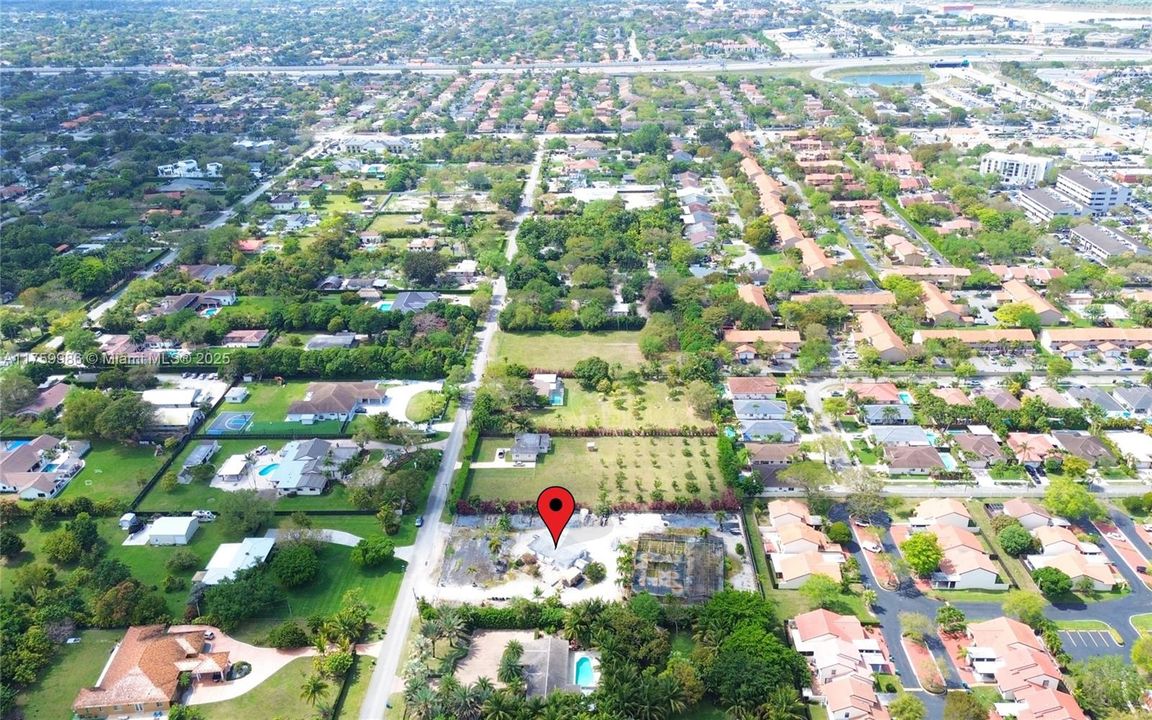 Под контрактом: $1,650,000 (1.17 acres)