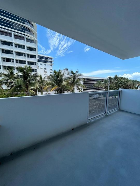 For Sale: $305,000 (0 beds, 1 baths, 565 Square Feet)