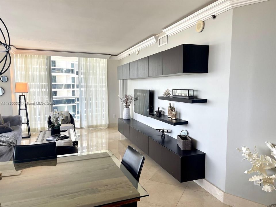 Active With Contract: $1,160,000 (2 beds, 2 baths, 1458 Square Feet)