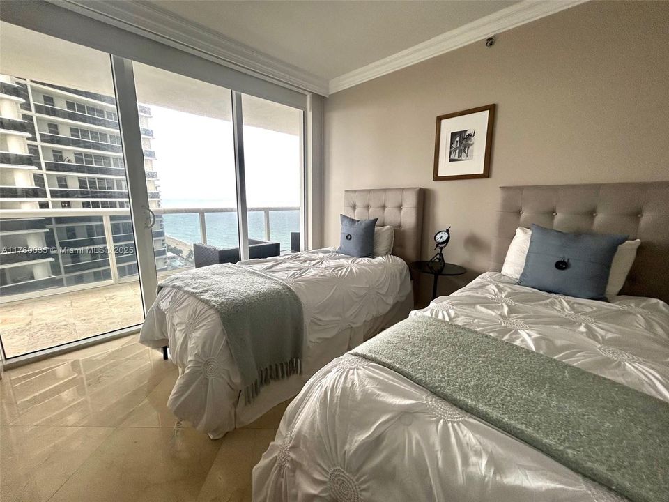 Active With Contract: $1,160,000 (2 beds, 2 baths, 1458 Square Feet)