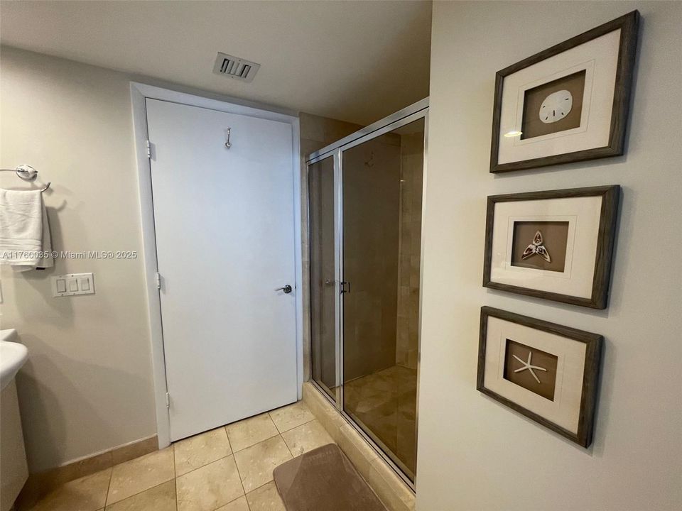 Active With Contract: $1,160,000 (2 beds, 2 baths, 1458 Square Feet)