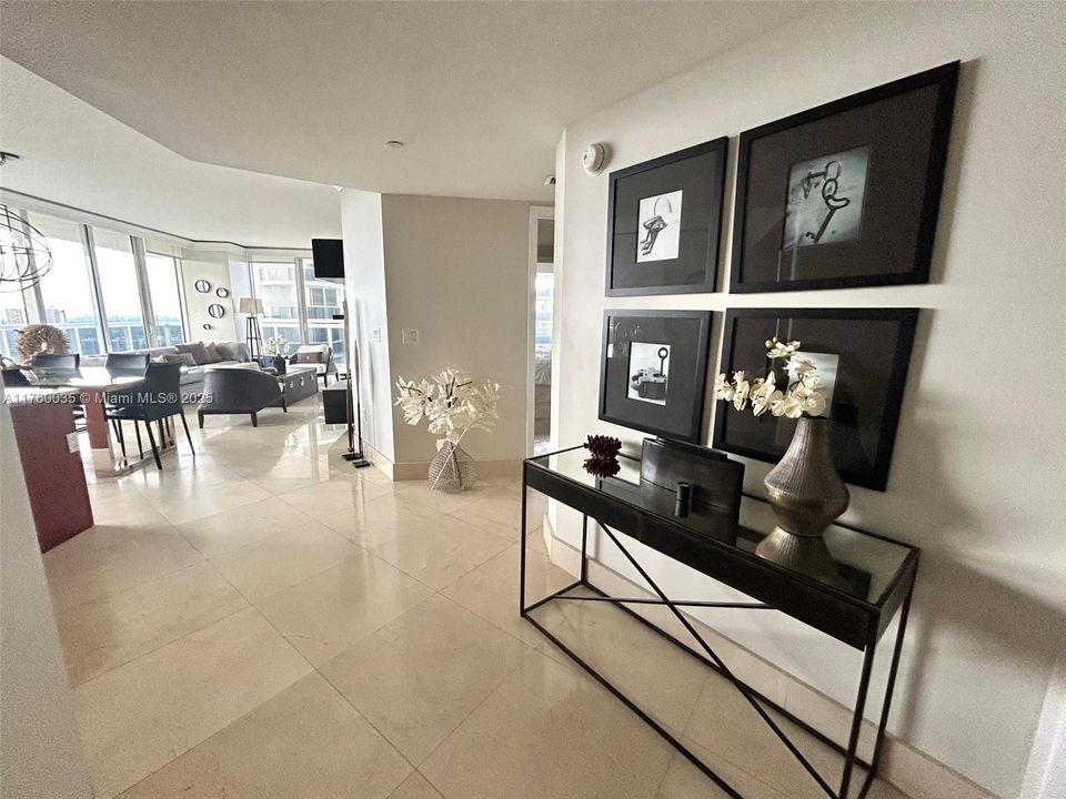 Active With Contract: $1,160,000 (2 beds, 2 baths, 1458 Square Feet)