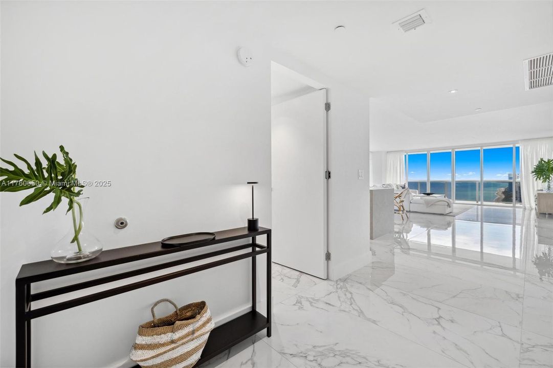 В аренду: $23,000 (3 спален, 3 ванн, 2065 Квадратных фут)