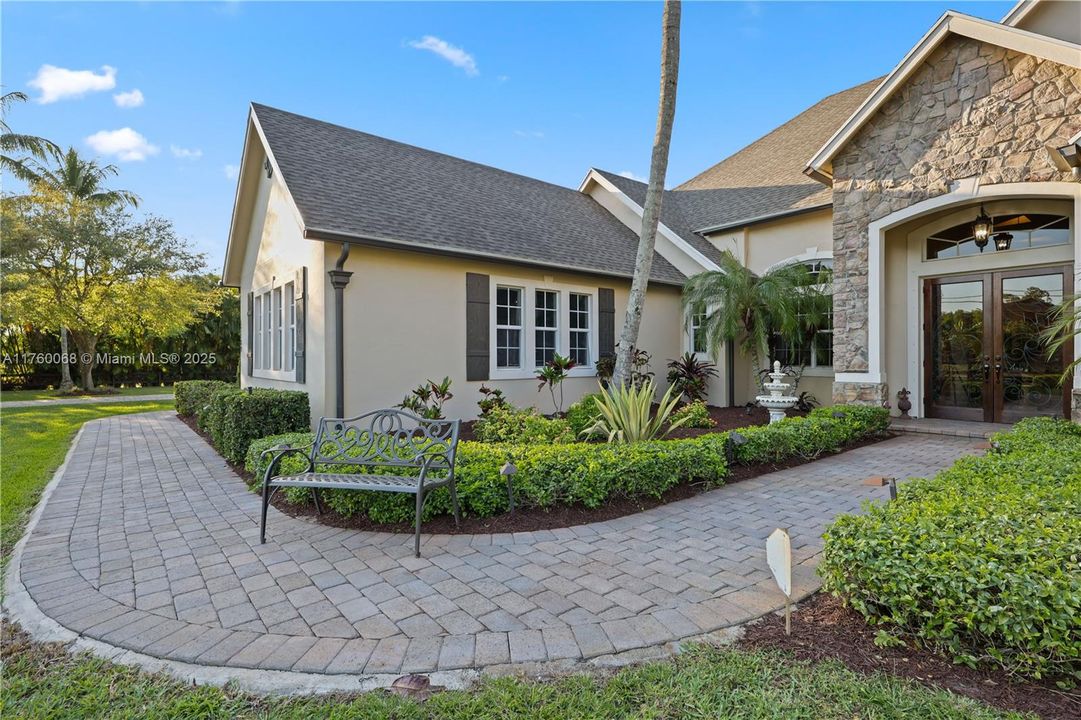 Recently Sold: $1,150,000 (5 beds, 4 baths, 3850 Square Feet)