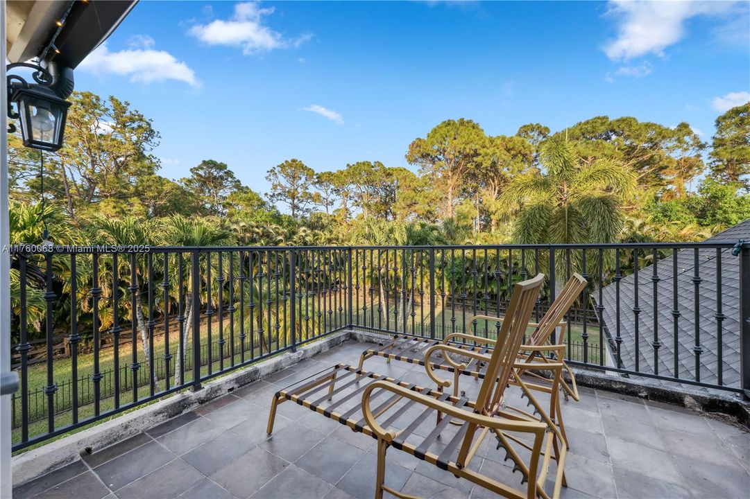 Recently Sold: $1,150,000 (5 beds, 4 baths, 3850 Square Feet)