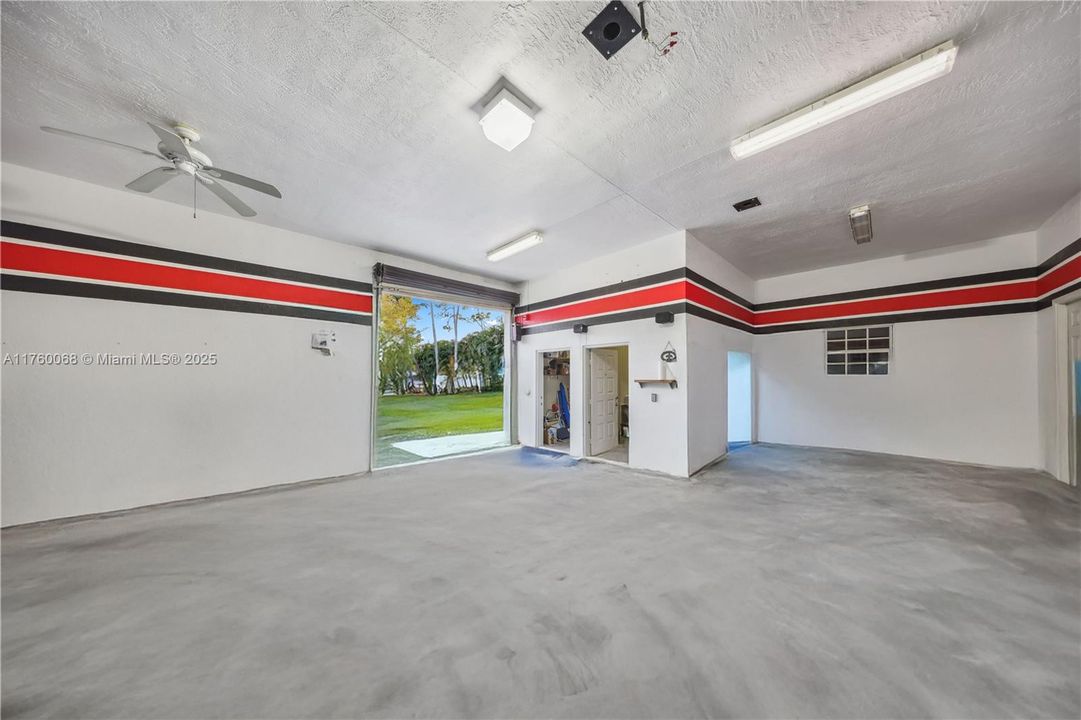 Recently Sold: $1,150,000 (5 beds, 4 baths, 3850 Square Feet)