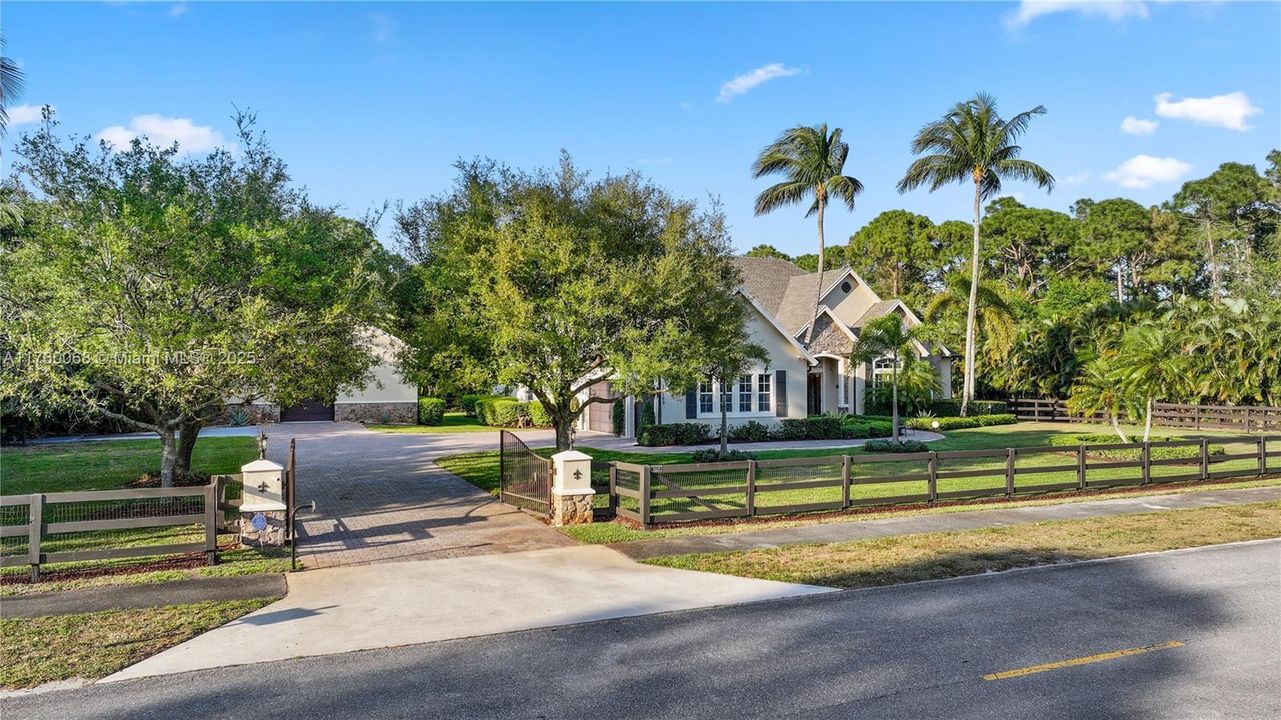 Recently Sold: $1,150,000 (5 beds, 4 baths, 3850 Square Feet)