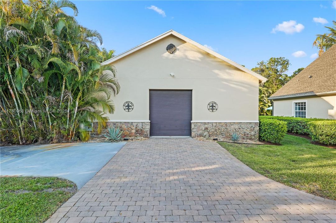 Recently Sold: $1,150,000 (5 beds, 4 baths, 3850 Square Feet)