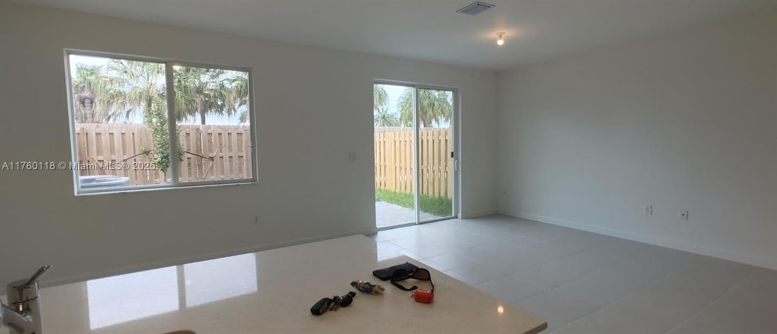 最近租的: $2,800 (3 贝兹, 3 浴室, 1694 平方英尺)