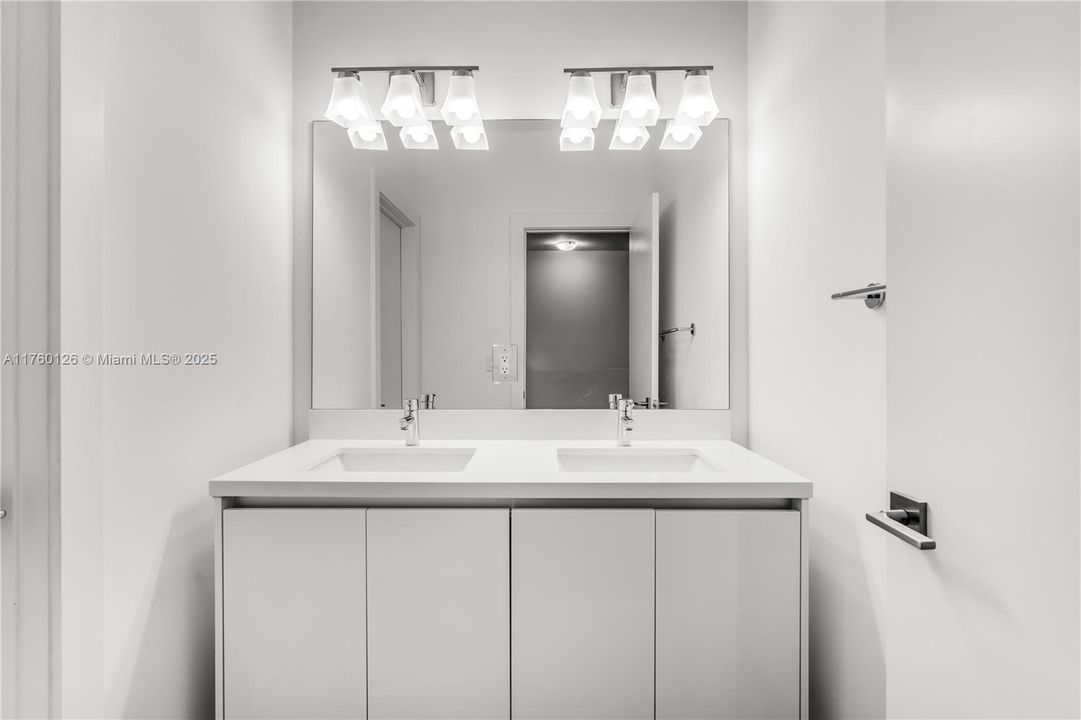 最近售出: $1,200,000 (4 贝兹, 3 浴室, 2782 平方英尺)