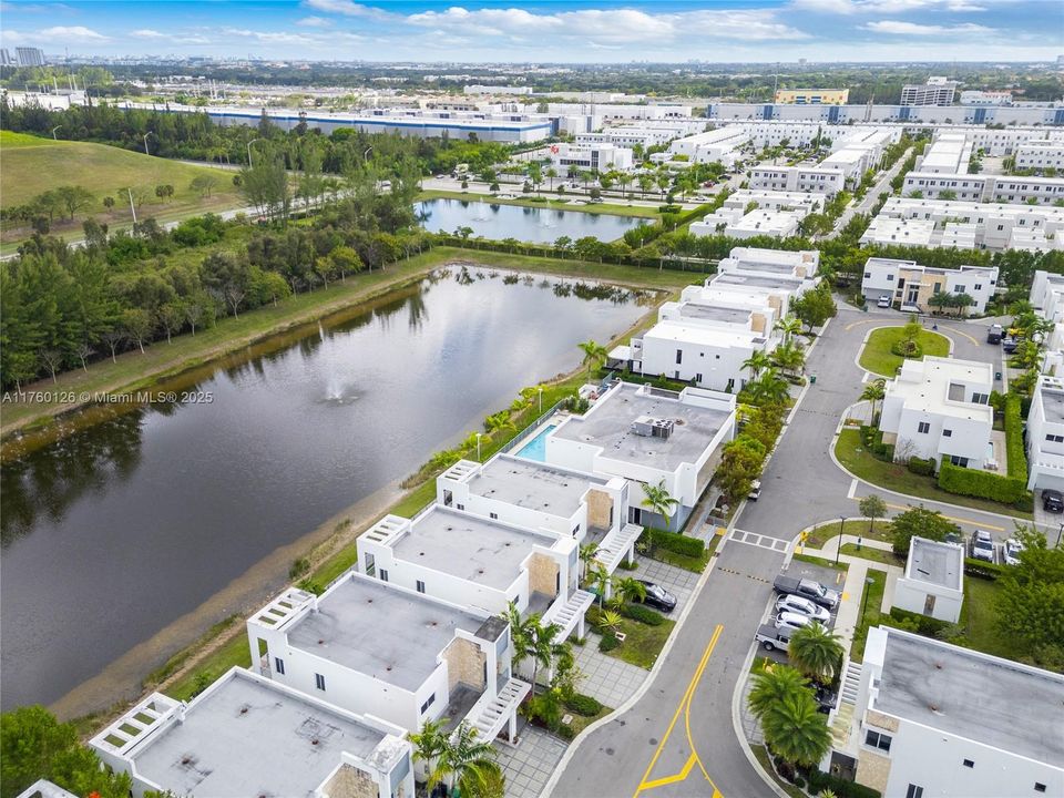 最近售出: $1,200,000 (4 贝兹, 3 浴室, 2782 平方英尺)