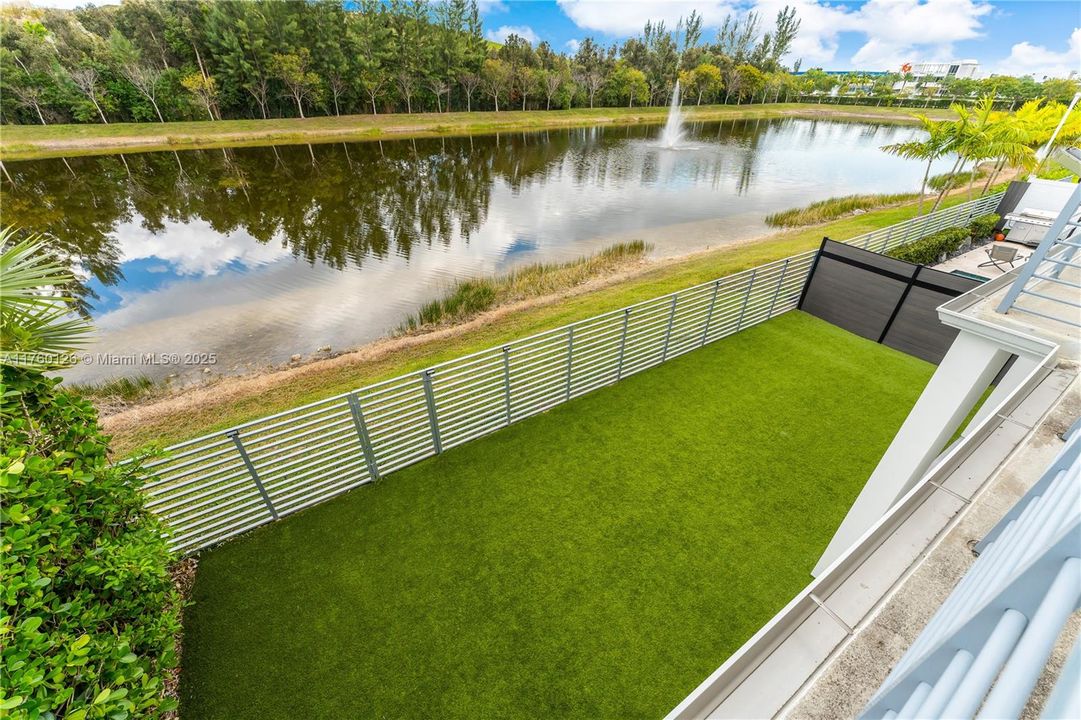 最近售出: $1,200,000 (4 贝兹, 3 浴室, 2782 平方英尺)