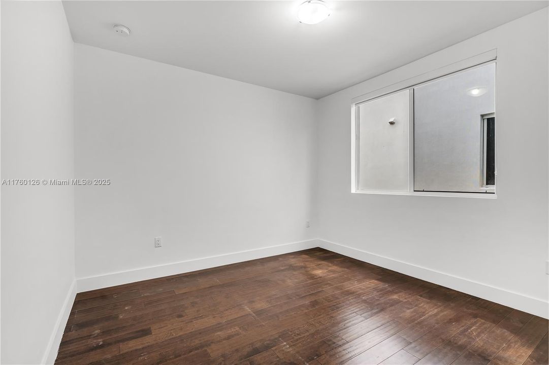 最近售出: $1,200,000 (4 贝兹, 3 浴室, 2782 平方英尺)