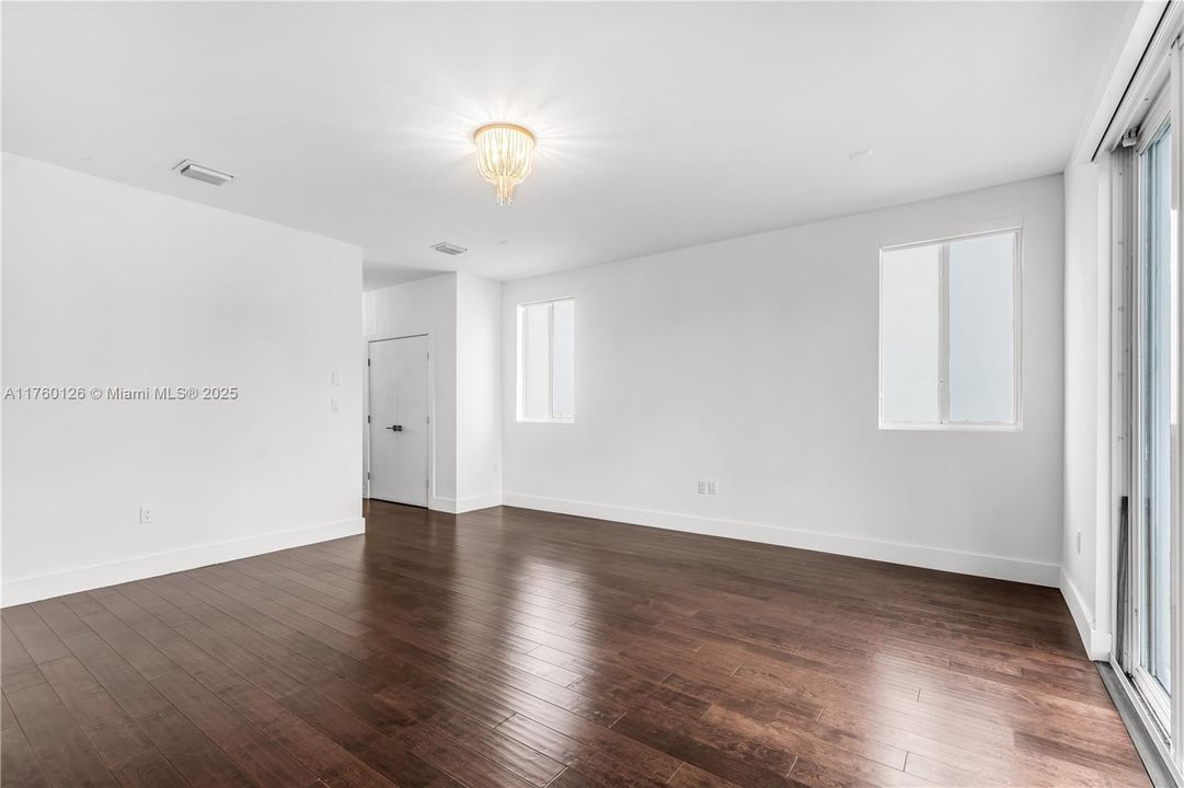 最近售出: $1,200,000 (4 贝兹, 3 浴室, 2782 平方英尺)