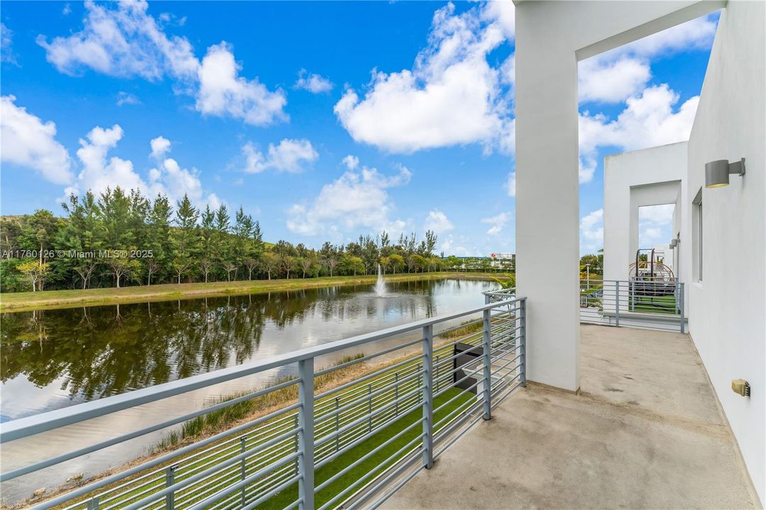 最近售出: $1,200,000 (4 贝兹, 3 浴室, 2782 平方英尺)