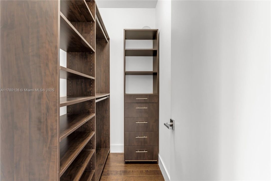 最近售出: $1,200,000 (4 贝兹, 3 浴室, 2782 平方英尺)