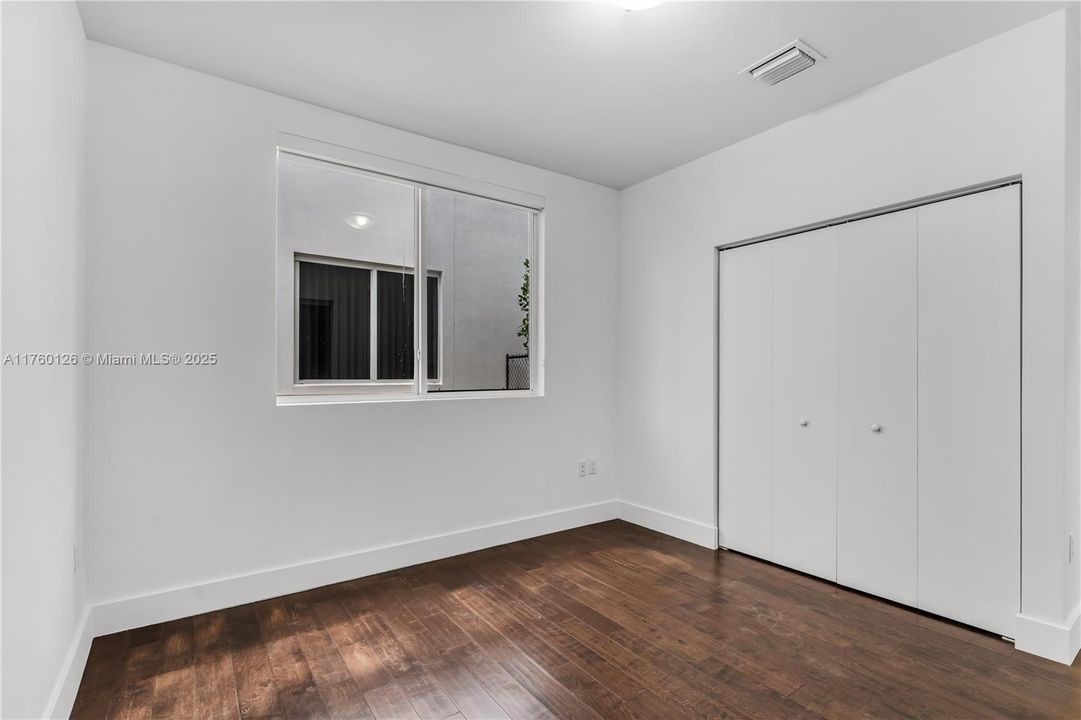 最近售出: $1,200,000 (4 贝兹, 3 浴室, 2782 平方英尺)