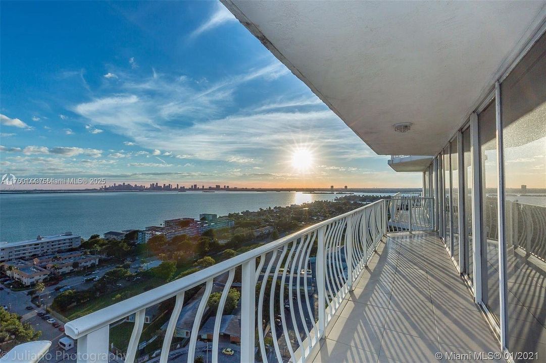 Recently Rented: $2,700 (2 beds, 2 baths, 1030 Square Feet)