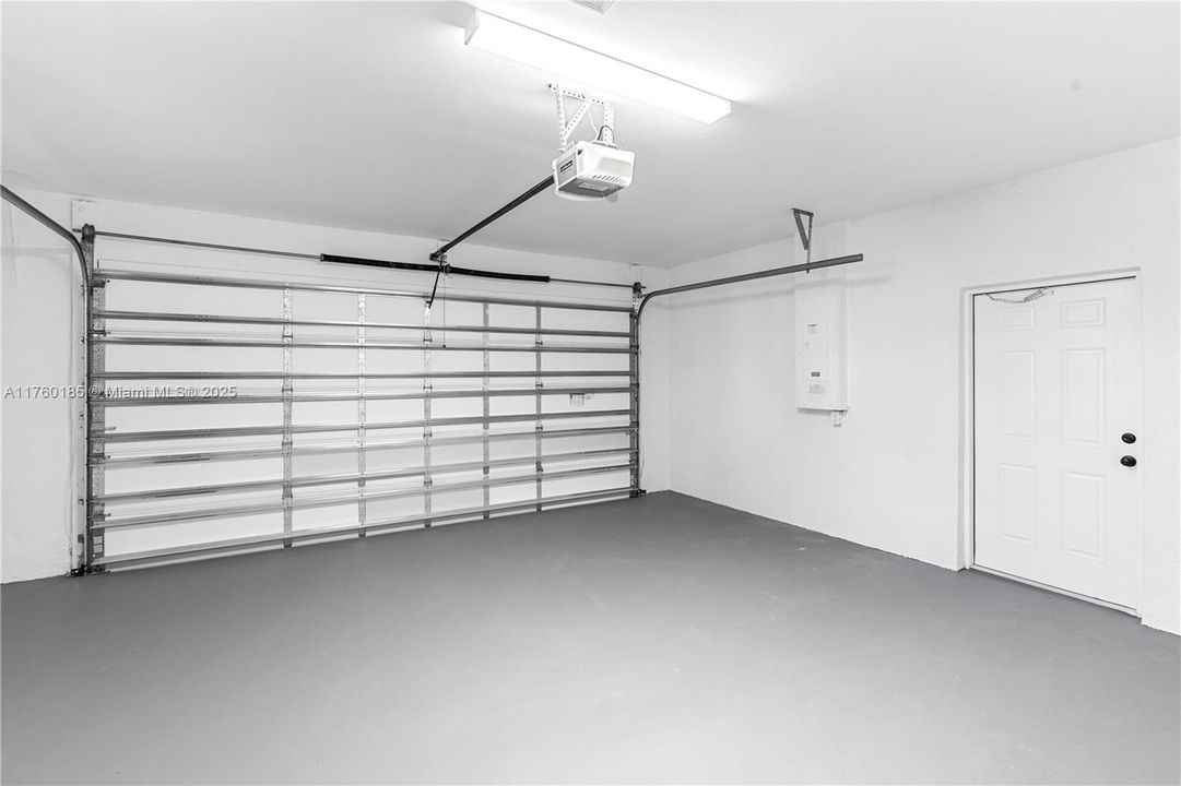 Active With Contract: $337,777 (3 beds, 2 baths, 1605 Square Feet)