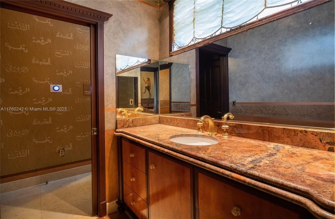 待售: $2,000,000 (4 贝兹, 5 浴室, 4226 平方英尺)