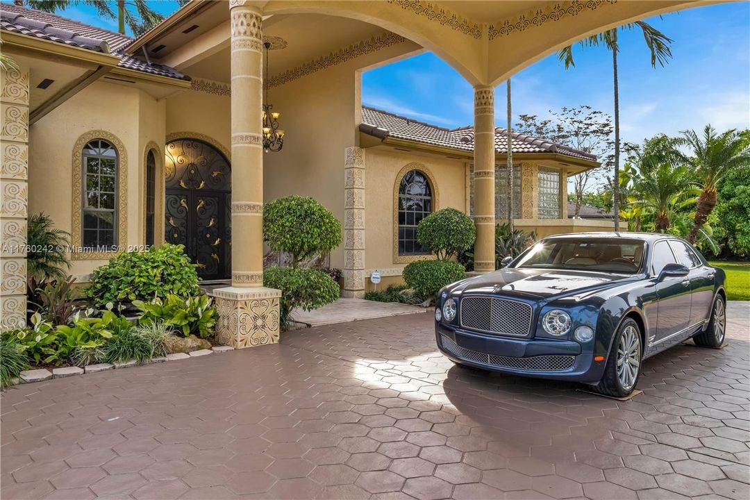 待售: $2,000,000 (4 贝兹, 5 浴室, 4226 平方英尺)