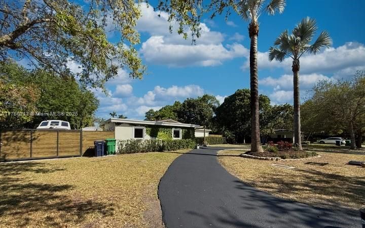 Recently Sold: $1,295,000 (3 beds, 2 baths, 1829 Square Feet)