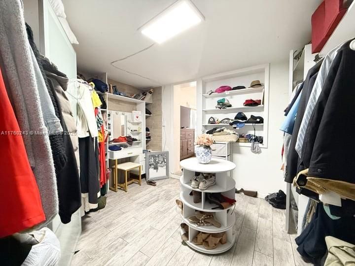 Recently Sold: $1,295,000 (3 beds, 2 baths, 1829 Square Feet)