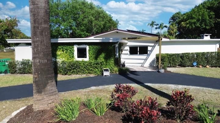 Recently Sold: $1,295,000 (3 beds, 2 baths, 1829 Square Feet)