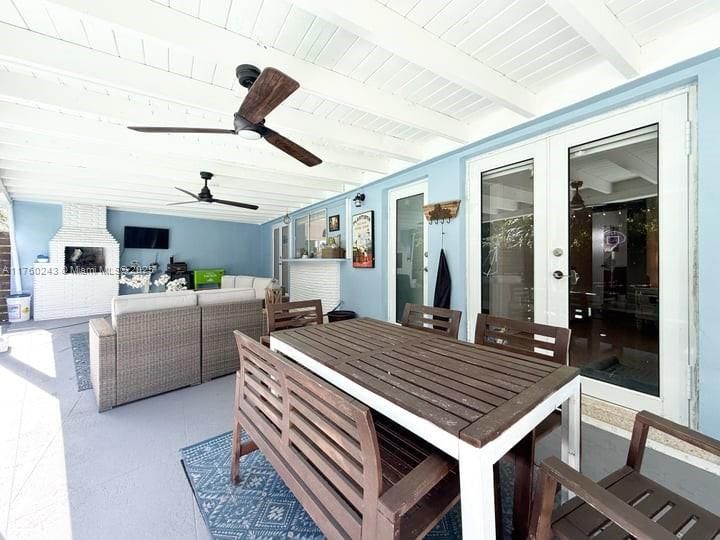 Recently Sold: $1,295,000 (3 beds, 2 baths, 1829 Square Feet)