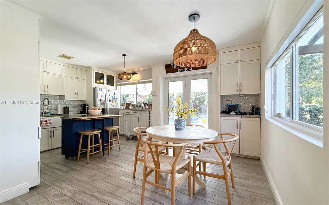 Recently Sold: $1,295,000 (3 beds, 2 baths, 1829 Square Feet)