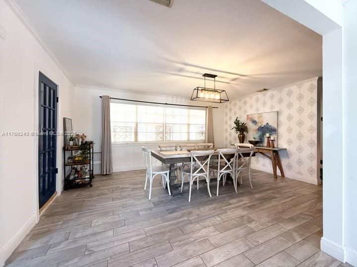 Recently Sold: $1,295,000 (3 beds, 2 baths, 1829 Square Feet)