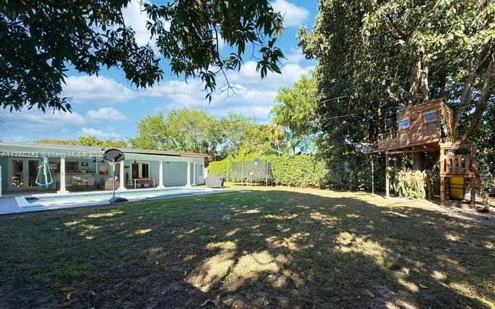 Recently Sold: $1,295,000 (3 beds, 2 baths, 1829 Square Feet)