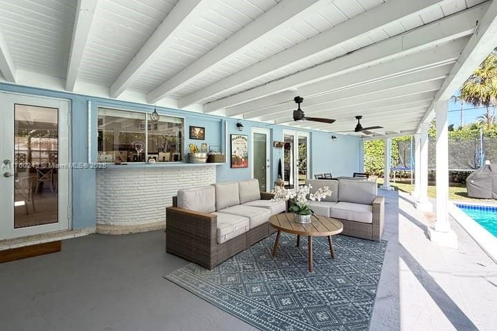 Recently Sold: $1,295,000 (3 beds, 2 baths, 1829 Square Feet)