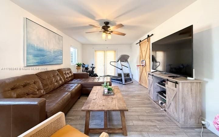 Recently Sold: $1,295,000 (3 beds, 2 baths, 1829 Square Feet)