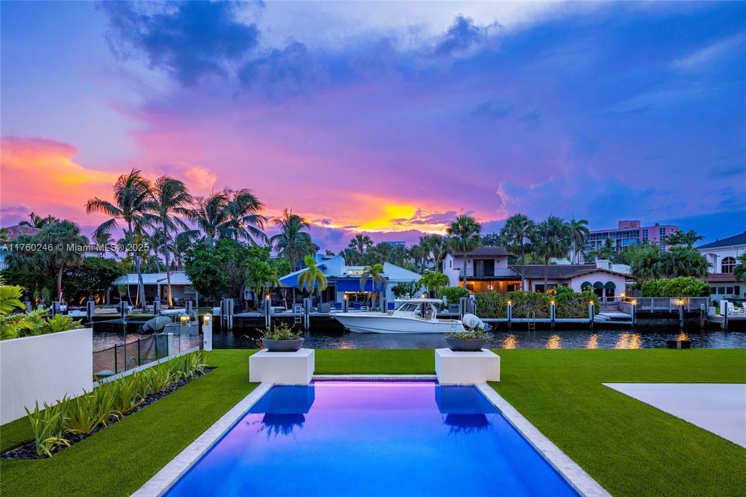 Под контрактом: $4,900,000 (6 спален, 6 ванн, 4511 Квадратных фут)