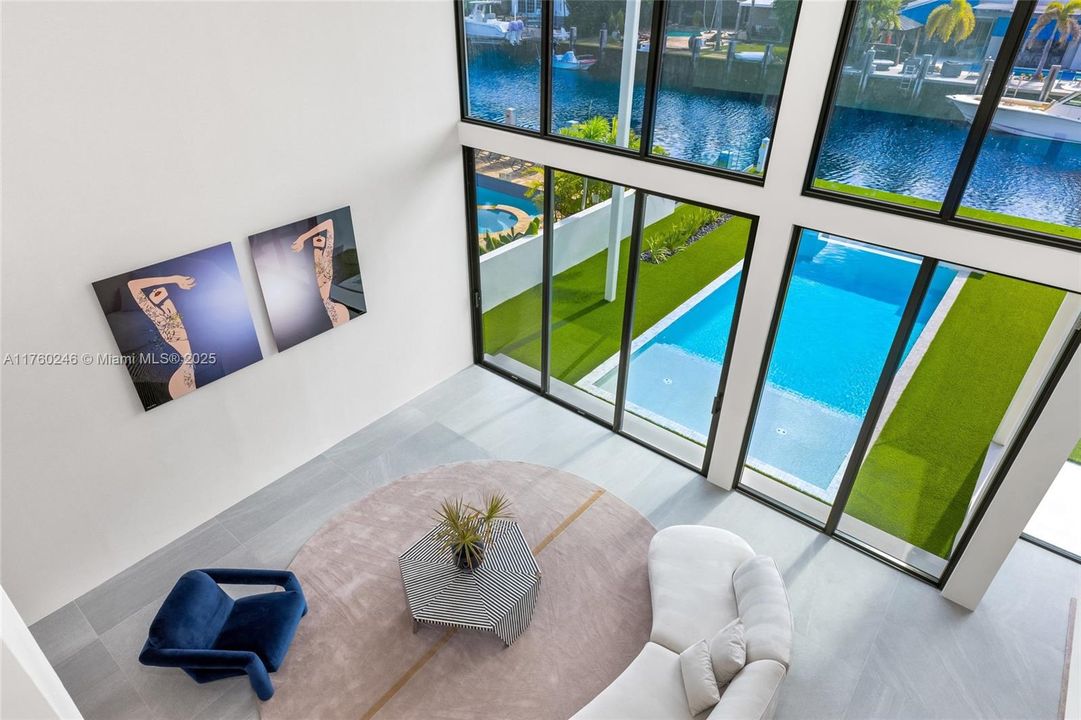 Под контрактом: $4,900,000 (6 спален, 6 ванн, 4511 Квадратных фут)